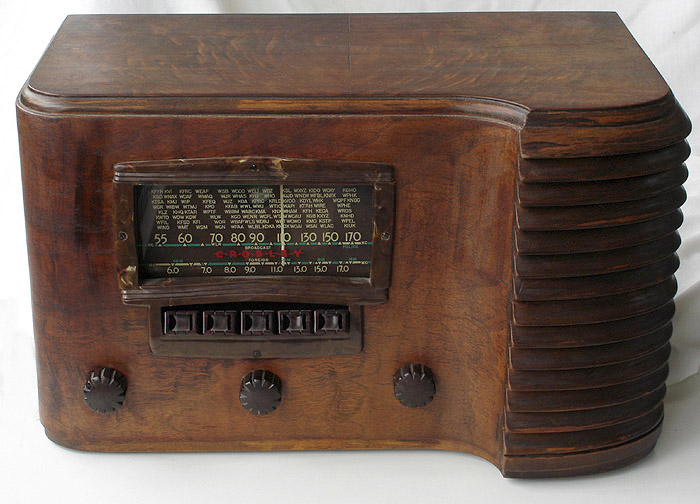 [ CROSLEY TABLE RADIO ]